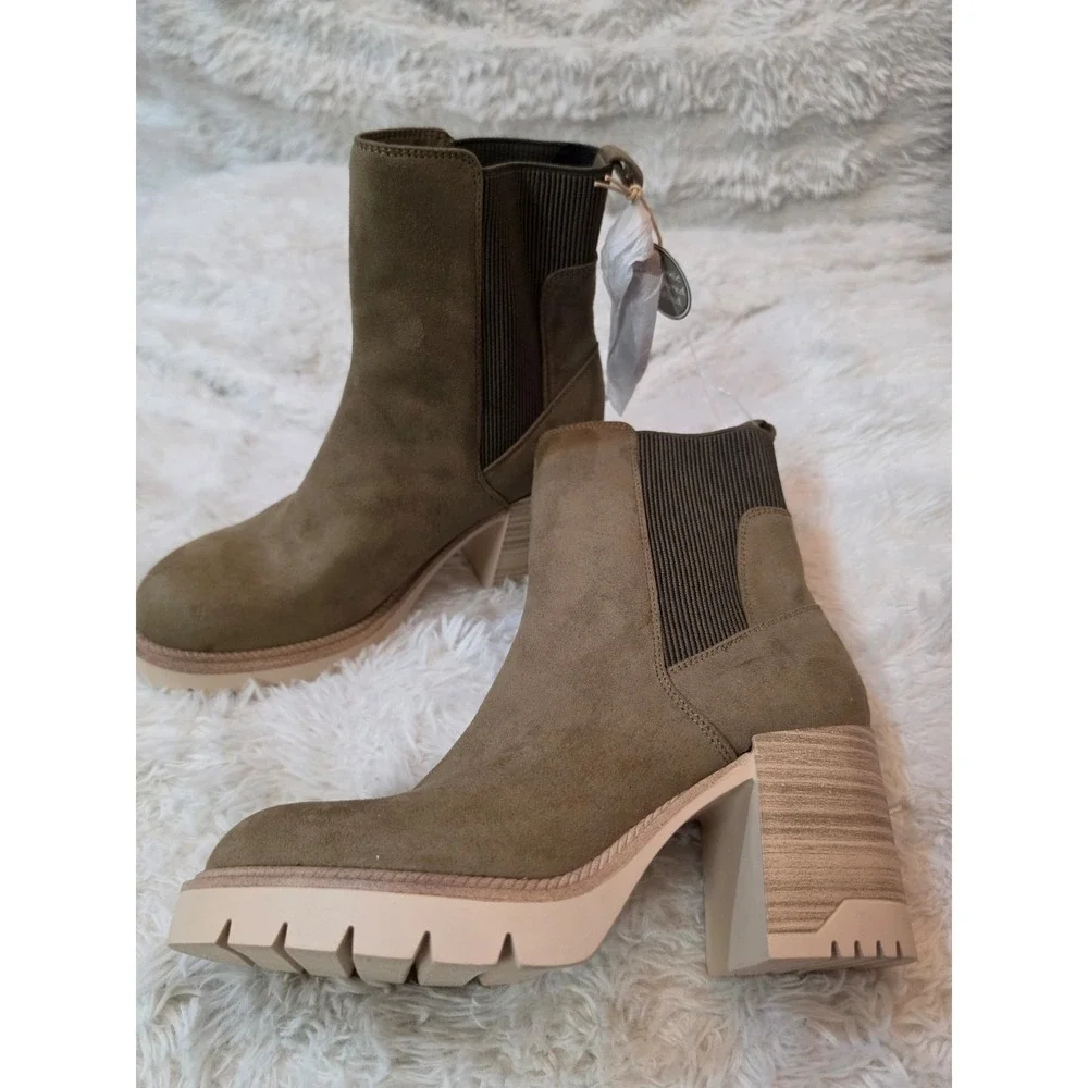 NWT MIA Novie Platform Chelsea Boots - Olive Taupe Suede - Women's Size 7.5